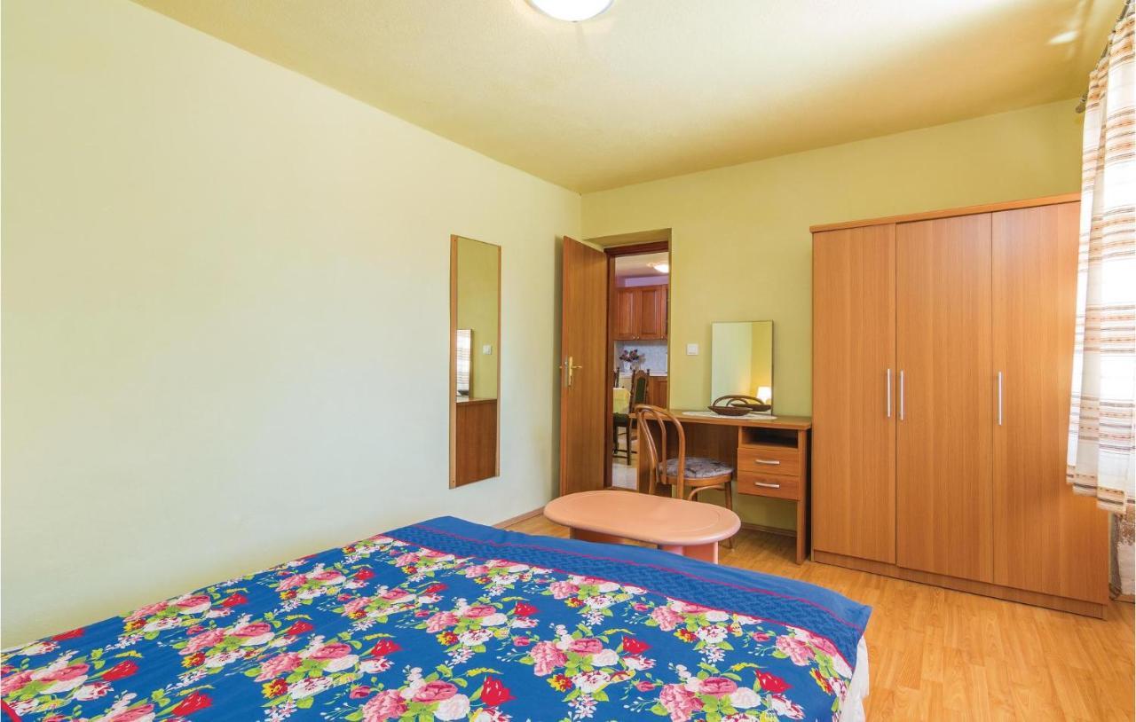 Pet Friendly Apartment In Porec With Wifi Eksteriør billede